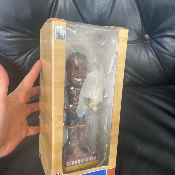 LeBron James Bobblehead CHAMPIONSHIP Cleveland cavaliers With Trophy 2016 nba - Picture 8 of 8